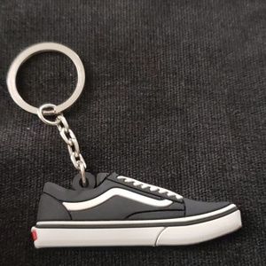 🔥Vans Ward Skate (blk/wht) Keychain🔥